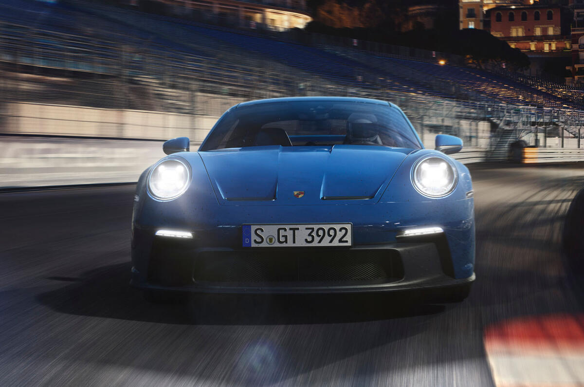 96 Porsche 911 GT3 2021 official images night nose