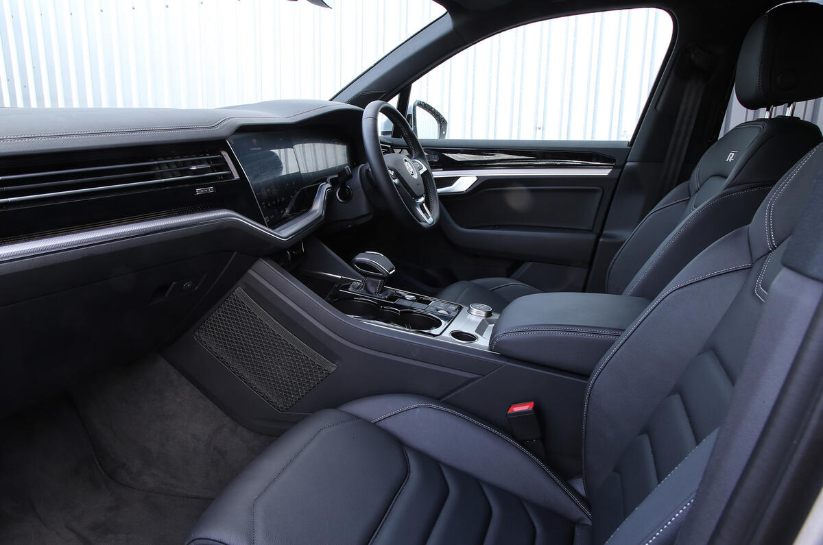 96 Volkswagen Touareg NNBG 2021 cabin