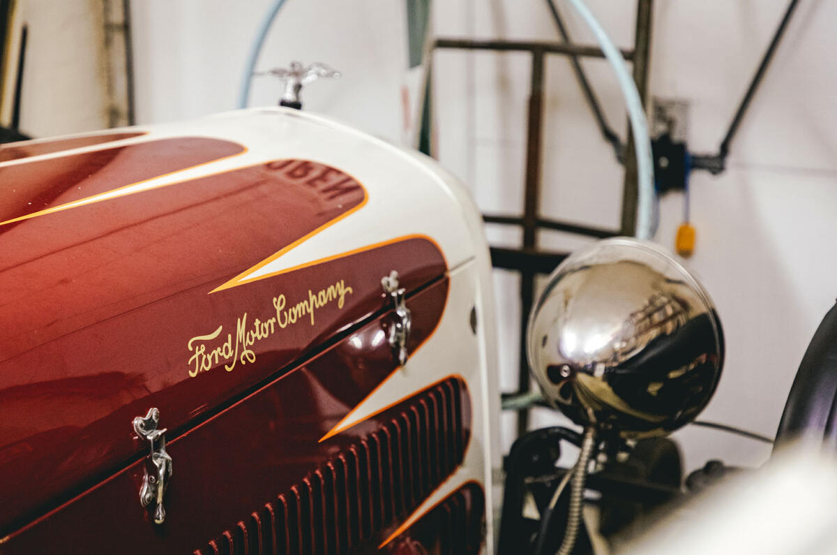 Signwriting feature - Ford