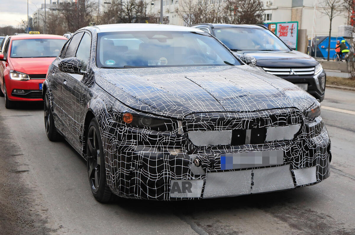 98 2024 BMW M5 hybrid spy images nose
