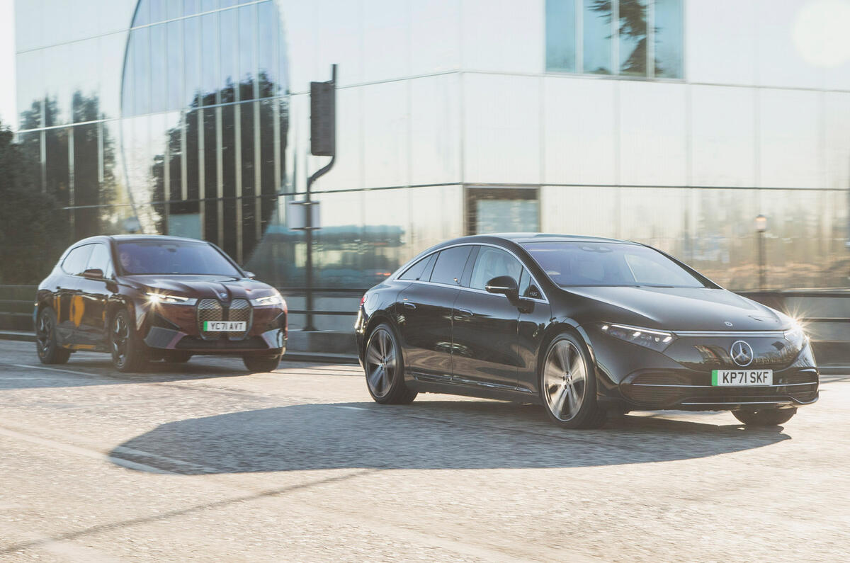 98 BMW iX vs Mercedes EQS 2022 on road