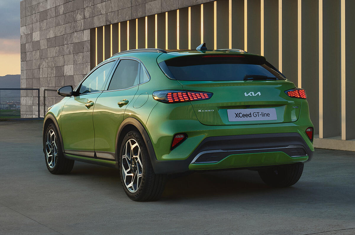 کیا xceed gt عقب