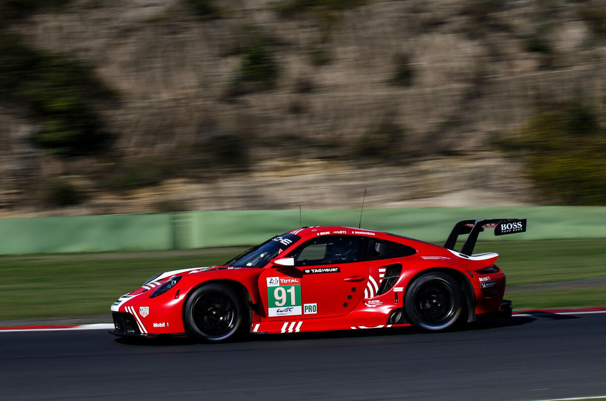 Porsche 911 RSR-19 drive - hero side