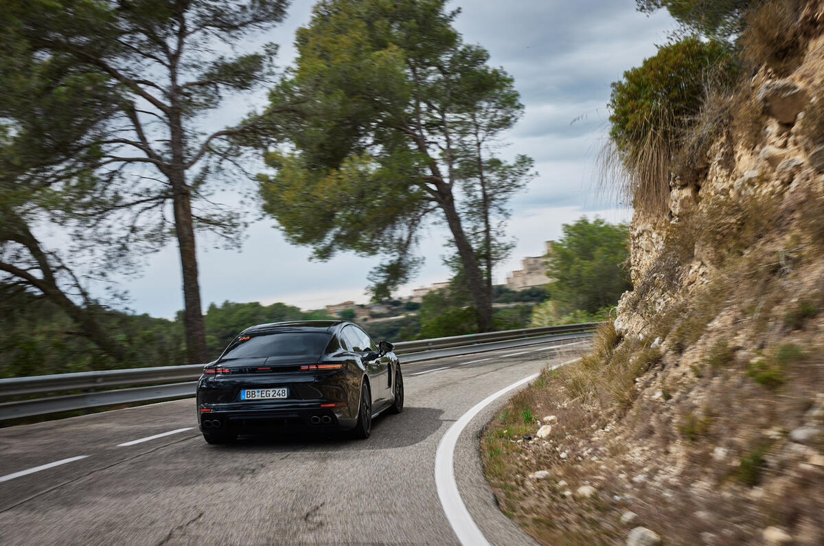 98 Porsche Panamera prototipo FD 2023 conducción trasera