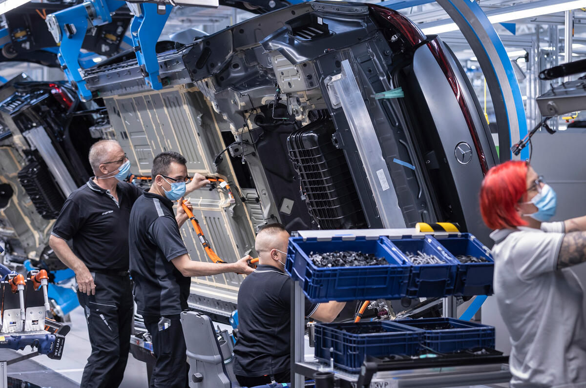 Criza cipurilor din industria auto, îi lasă pe mulți pietoni mai mult de un an de zile Criza cipurilor din industria auto, îi lasă pe mulți pietoni mai mult de un an de zile