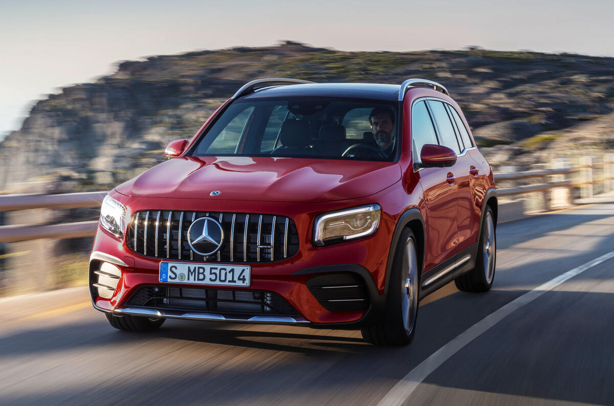 99-mercedes-amg-glb-35-2019-press-hero-front.jpg