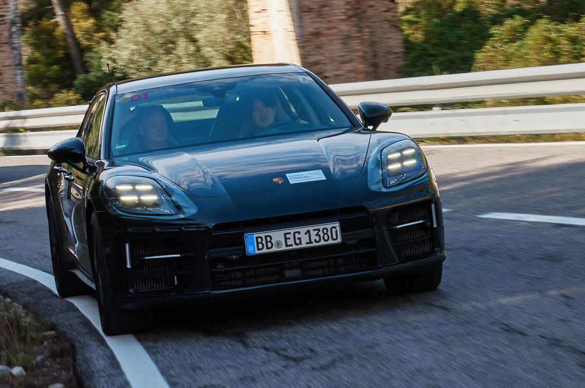 99 Porsche Panamera prototipo FD 2023 lideran la conducción