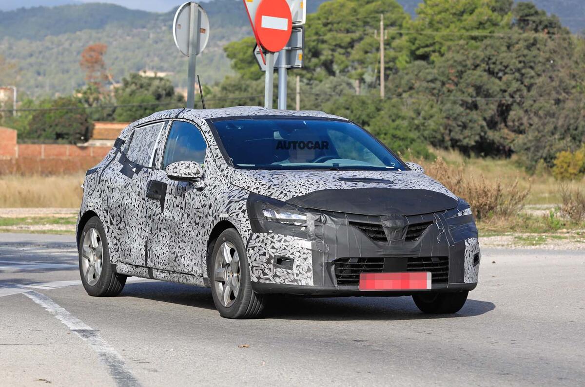 2019 Renault Clio spy shot