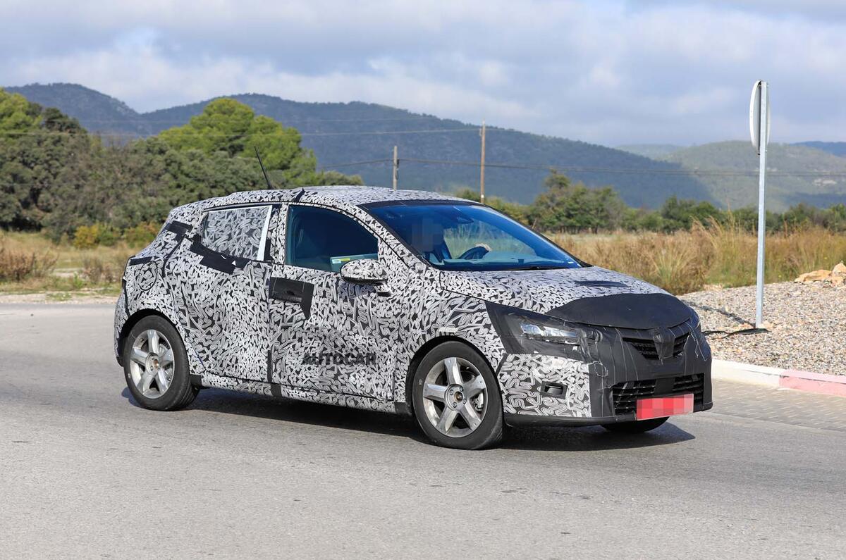 2019 Renault Clio spy shot