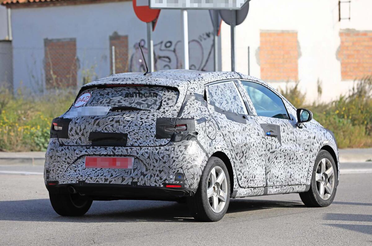 2019 Renault Clio spy shot