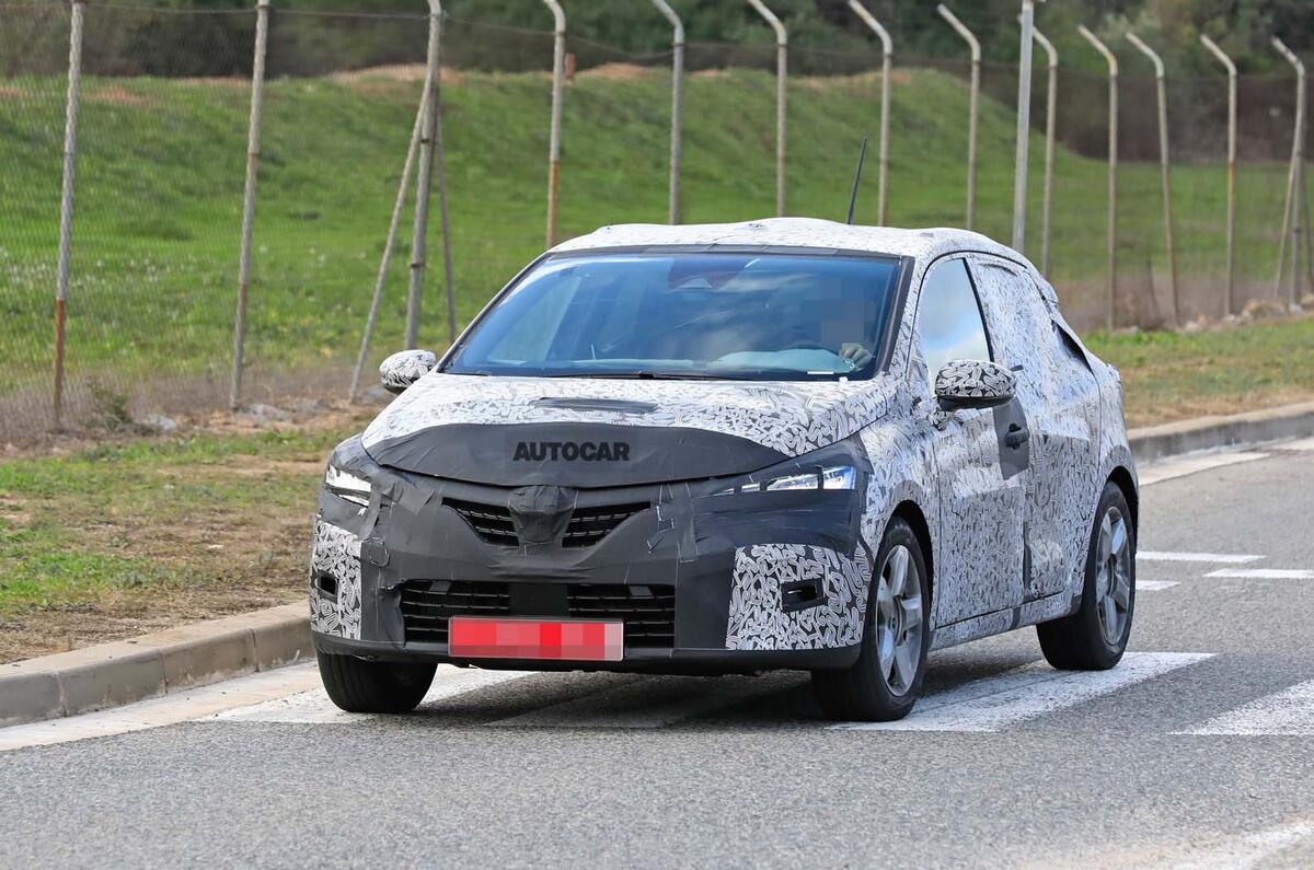 2019 Renault Clio spy shot