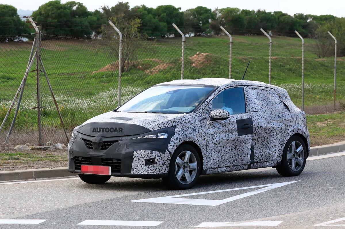 2019 Renault Clio spy shot