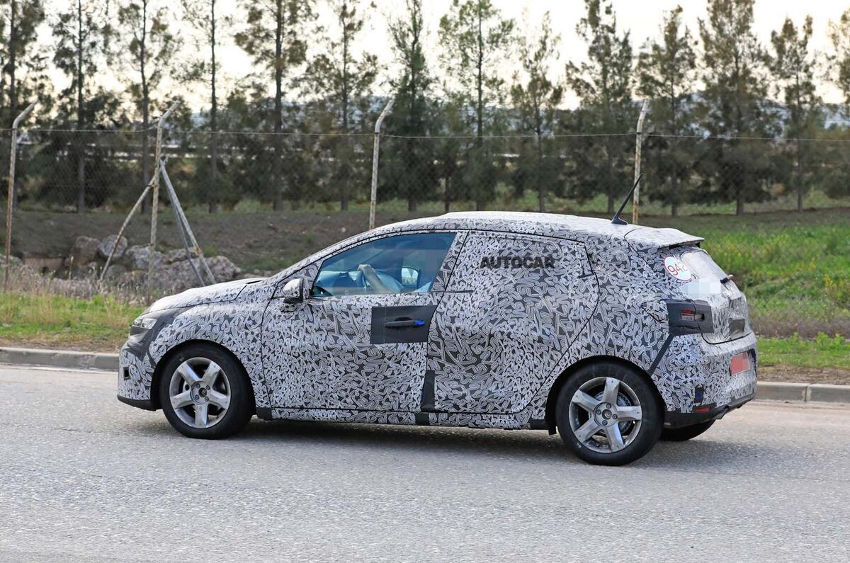 2019 Renault Clio spy shot