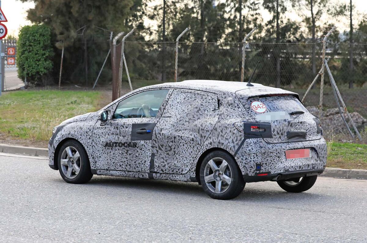 2019 Renault Clio spy shot