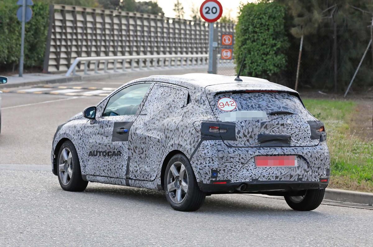 2019 Renault Clio spy shot