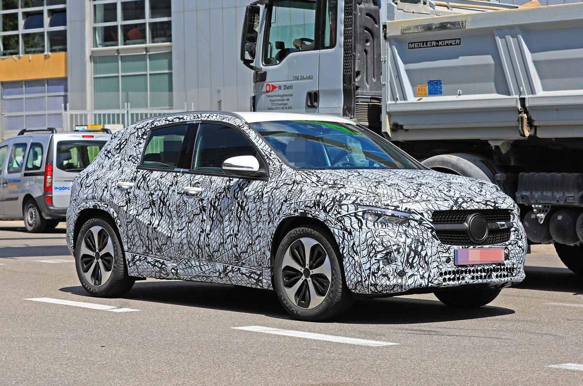 New Mercedes Benz Gla 2020 Audi Q2 Rival Hits The Road