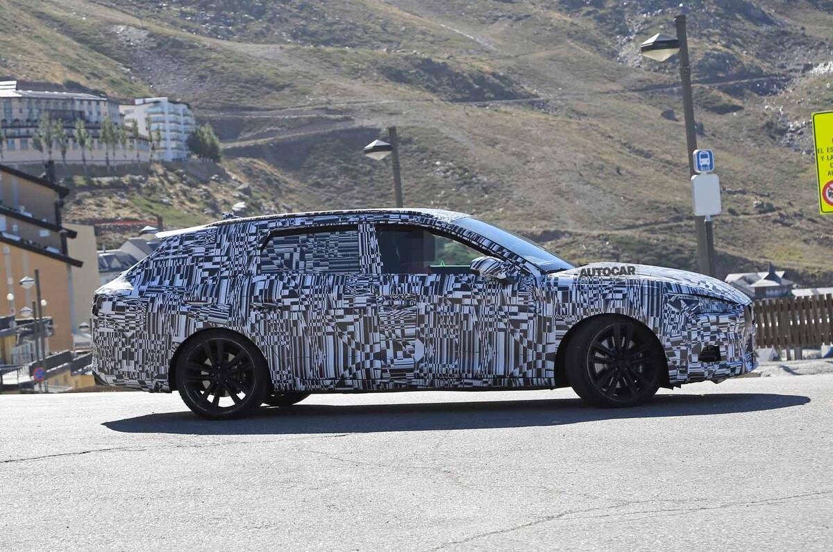 Leon Cupra ST spyshots 