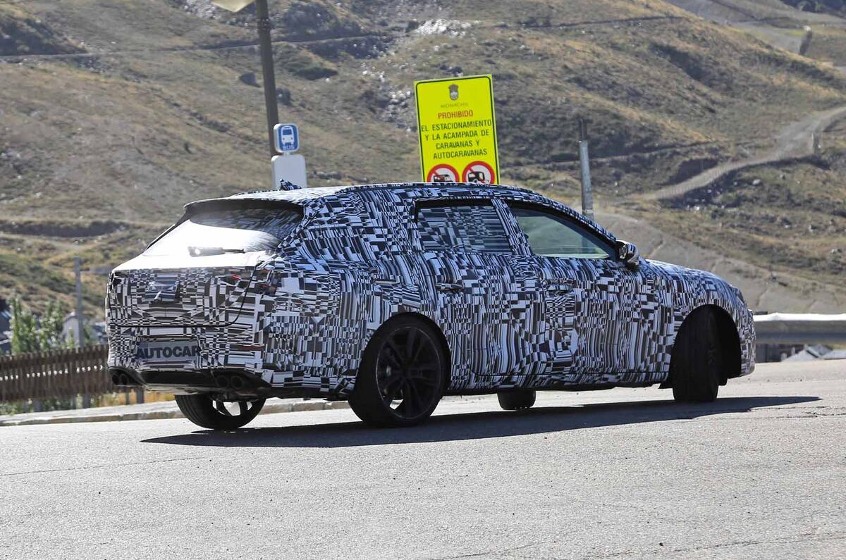 Leon Cupra ST spyshots 