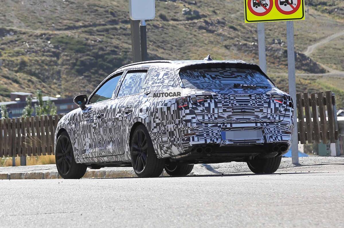 Leon Cupra ST spyshots 