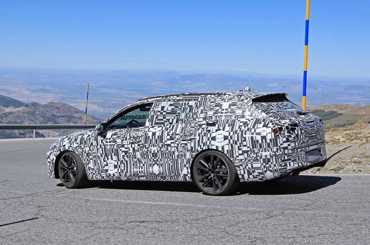 Leon Cupra ST spyshots 