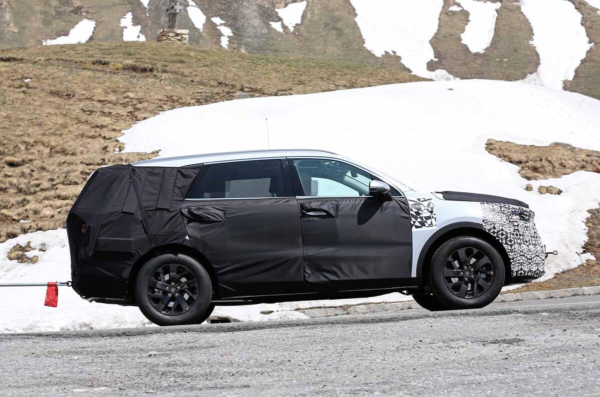 New 2020 Kia Sorento To Get Plug In Hybrid Variant Autocar