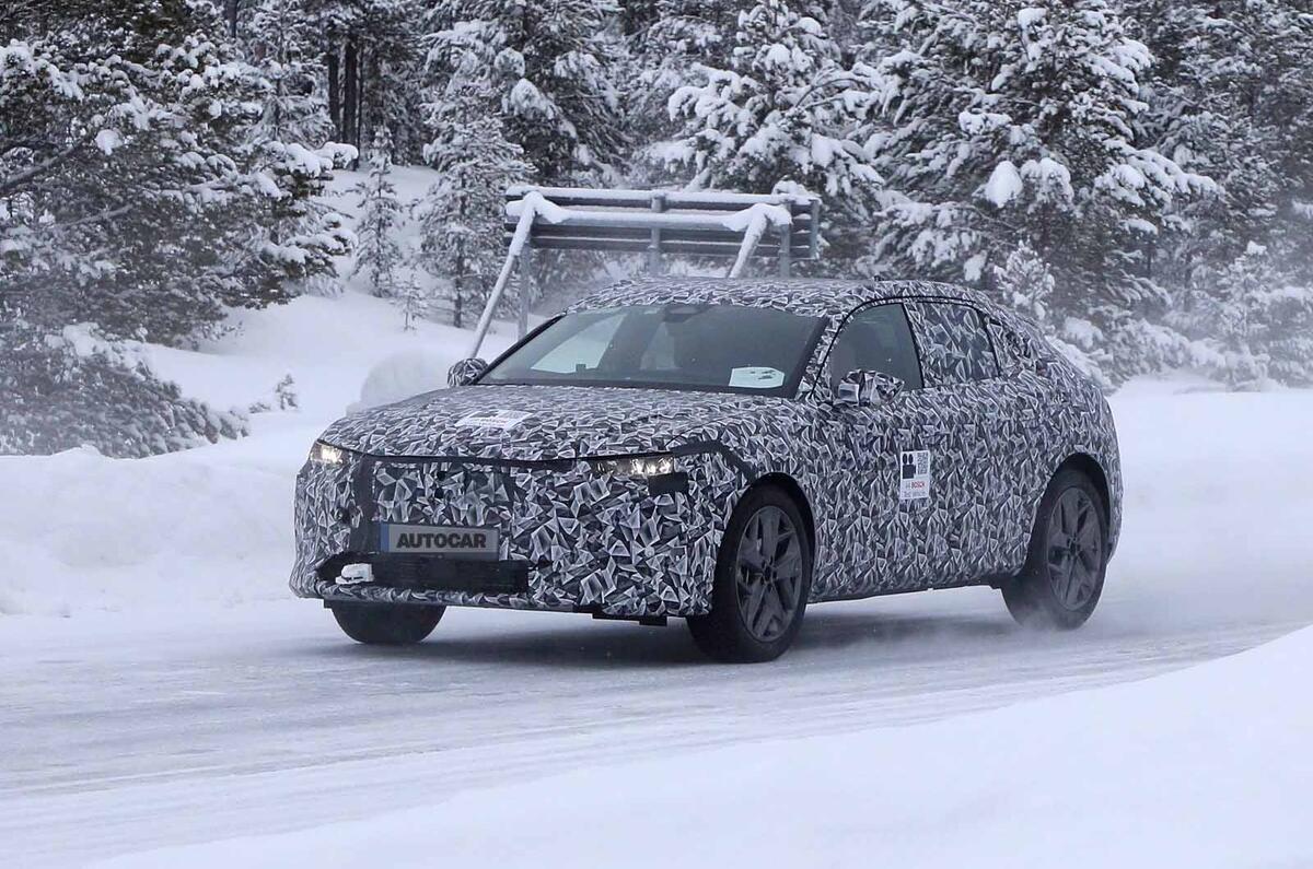 New 2021 Ds 4 Breaks Cover In First Spy Shots Autocar