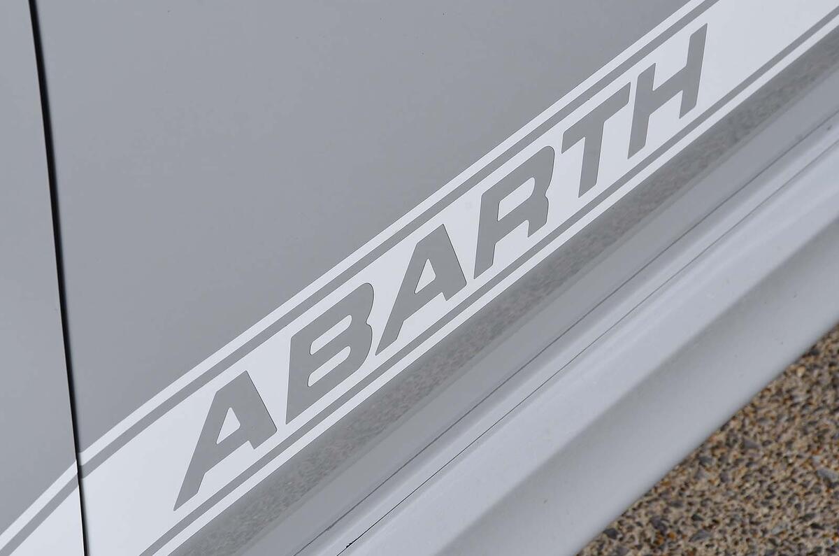Abarth 595 Esseesse 2019 badge