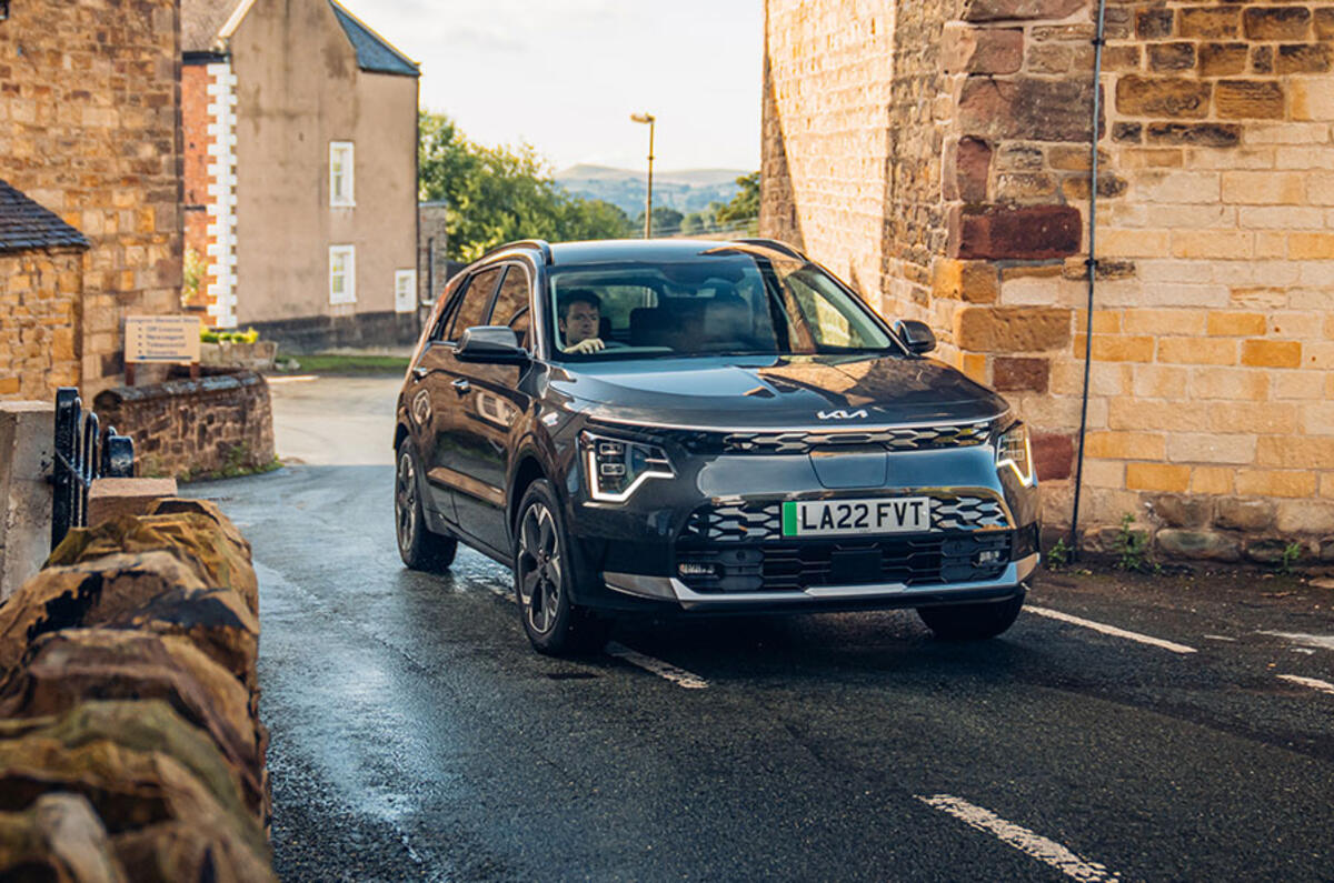 AC   NiroEV frontrack