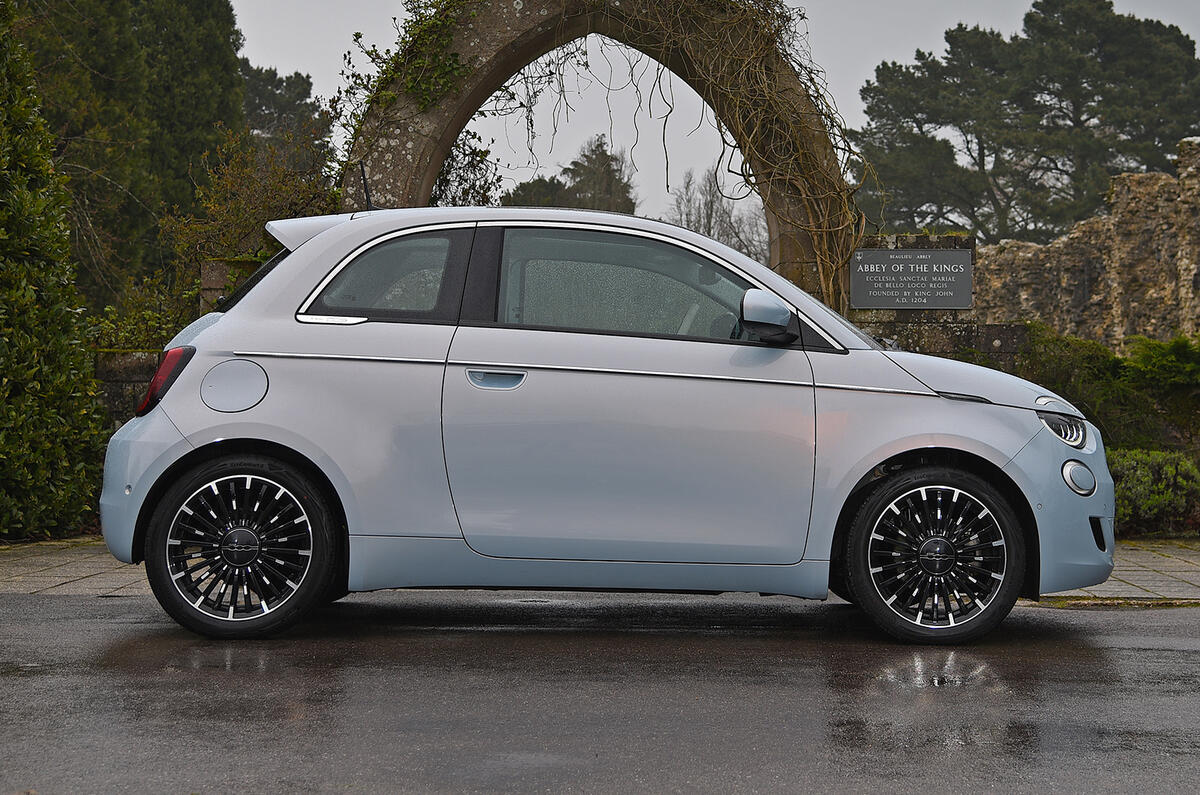 AC Awards Fiat 500e    WW 22   20220329 0125