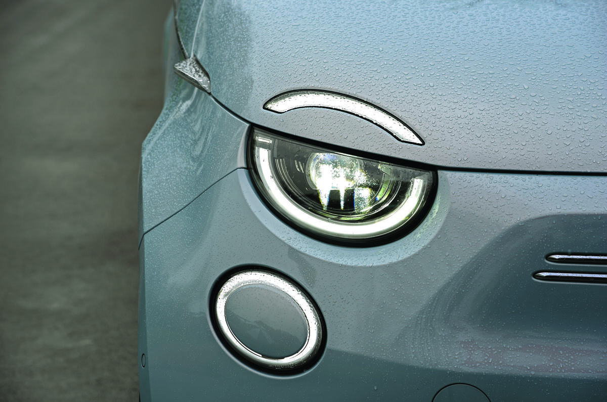 AC Awards Fiat 500e    WW 22   20220329 0126