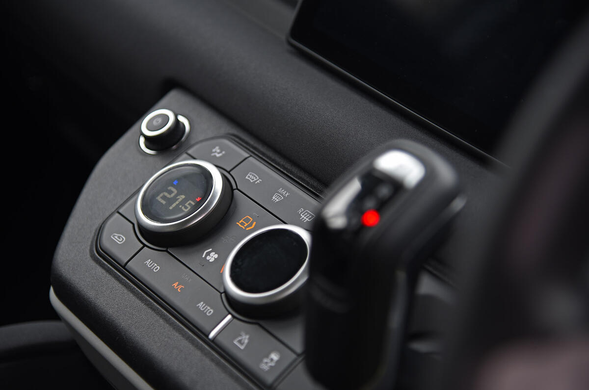 AC Awards LR Defender 90   WW 22   20220329 0157