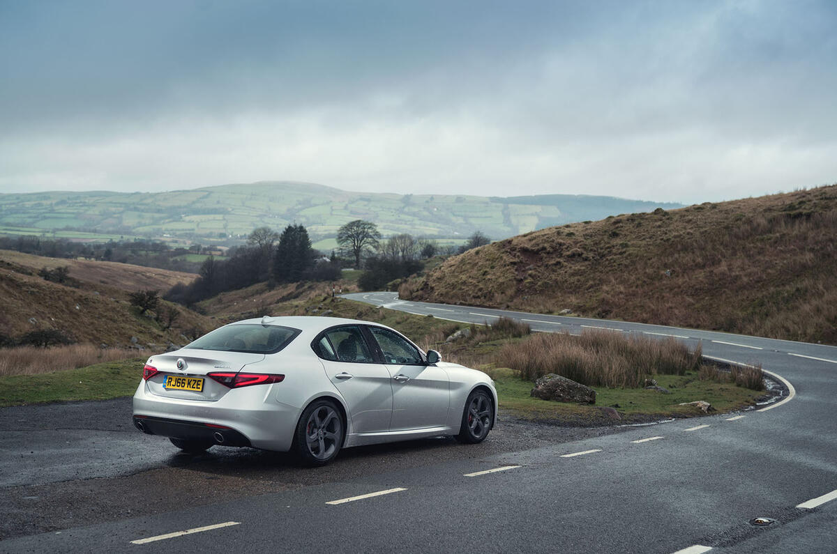 Alfa Romeo Giulia 2 0 Multiair Super 2017 Review Review