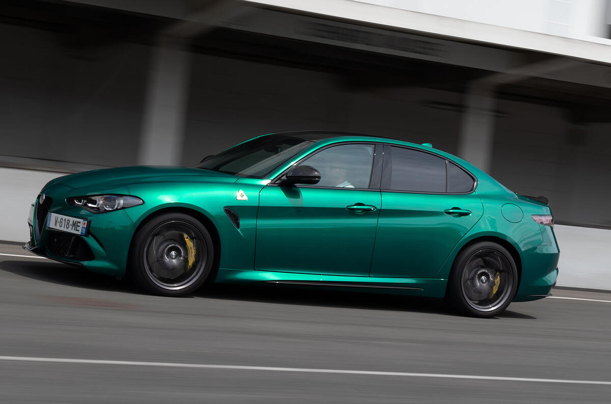 alfa romeo giulia quadrifoglio 100years review 02 tracking side
