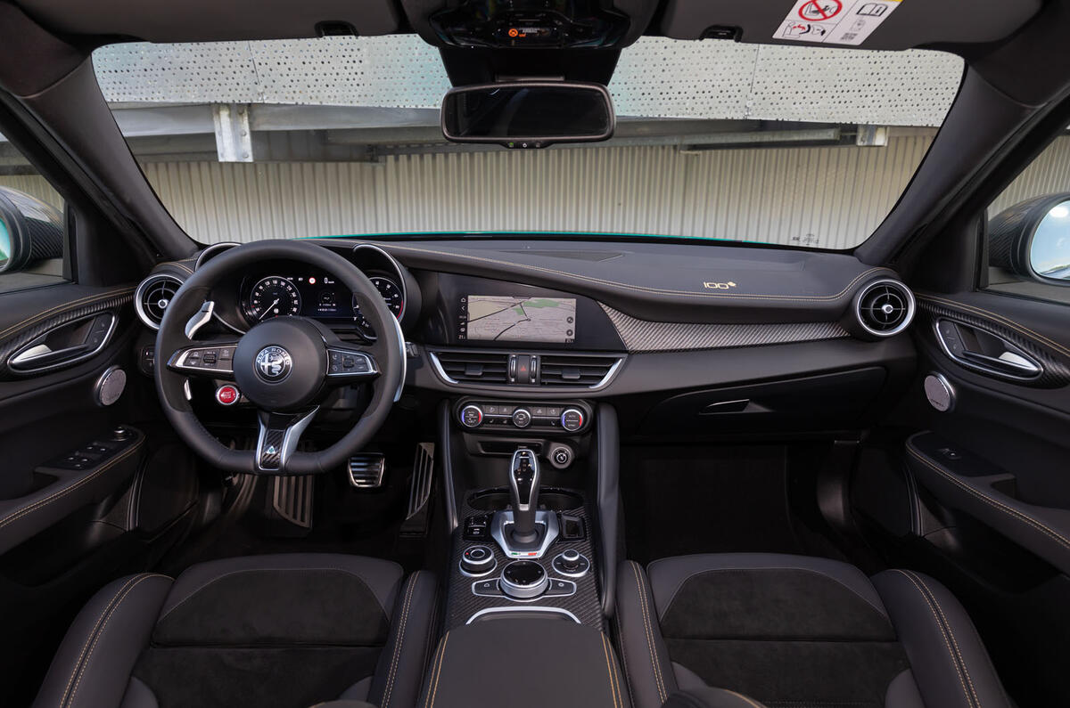 alfa romeo giulia quadrifoglio 100years review 06 dash