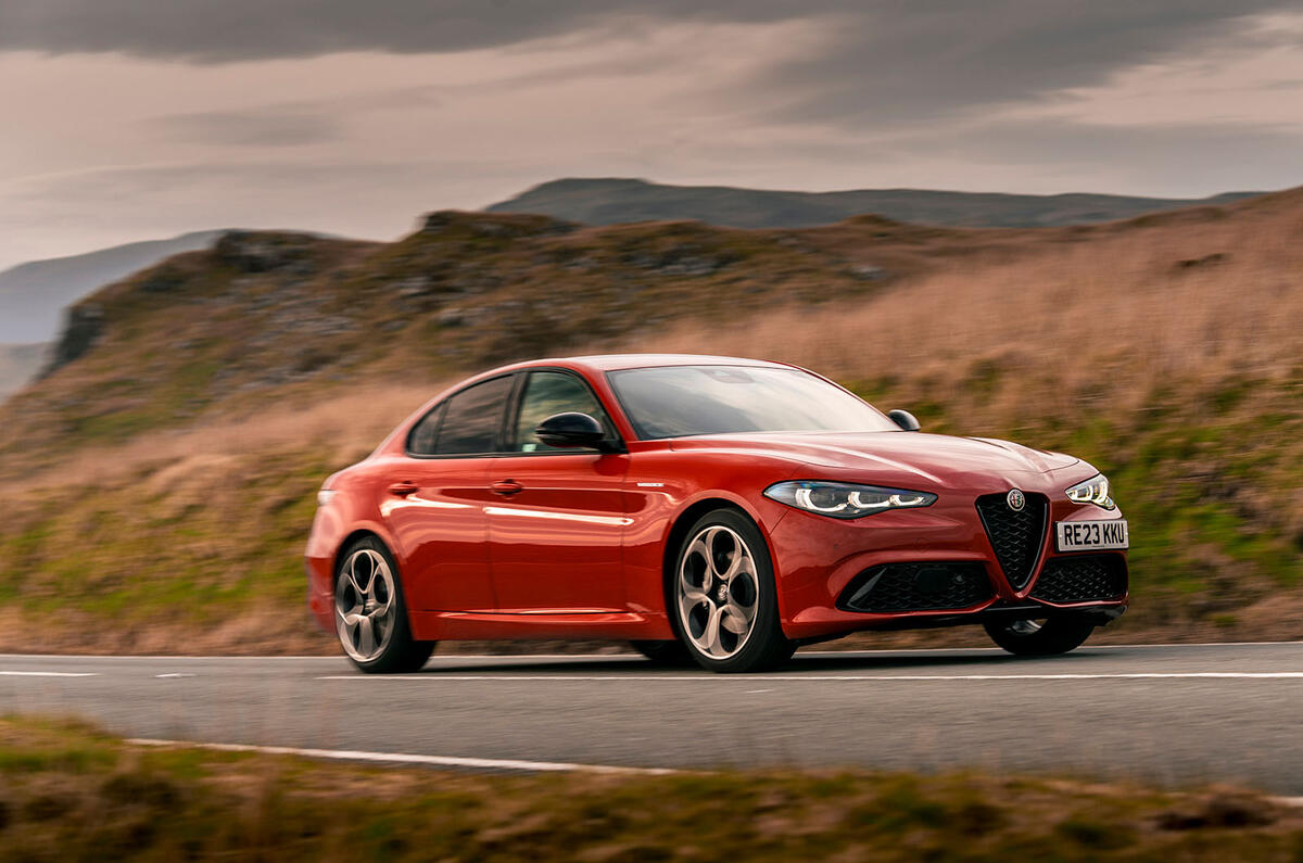 alfa romeo giulia veloce review 2023 04 panning