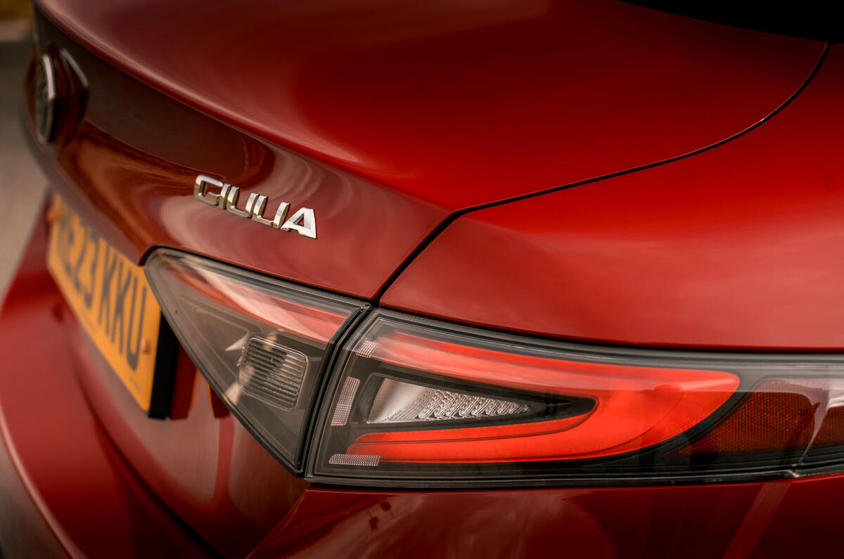 alfa romeo giulia veloce review 2023 23 feu arrière