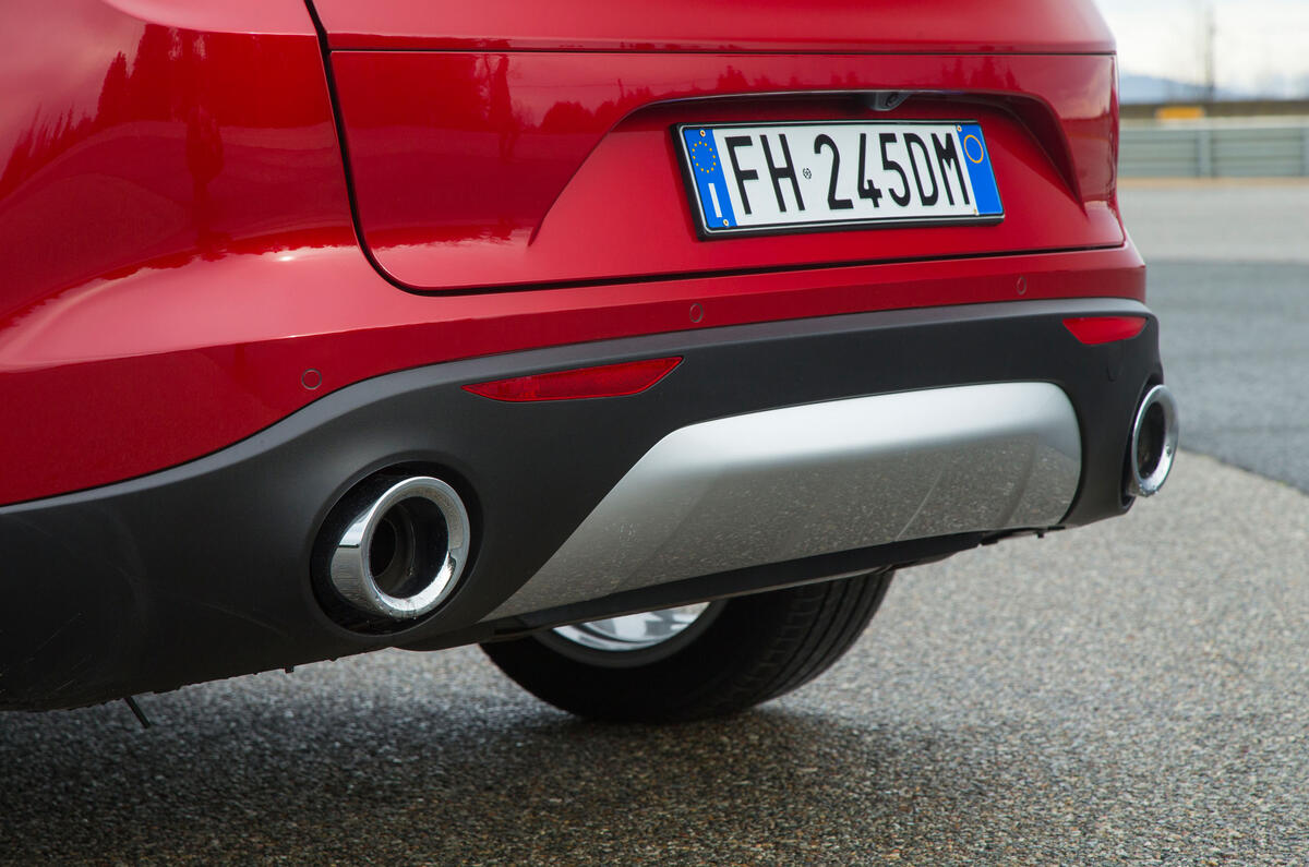 Alfa Romeo Stelvio 2 0 280 Super Awd 2017 Review Autocar
