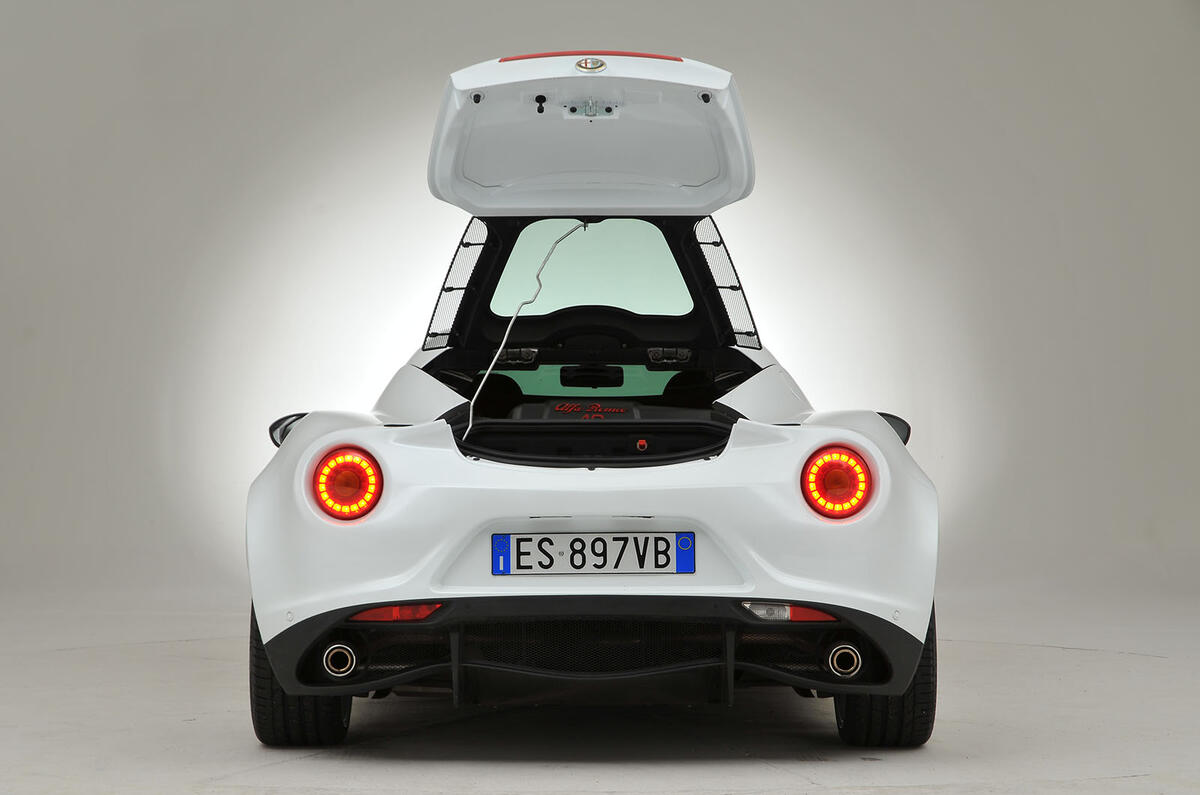 Alfa Romeo 4C boot