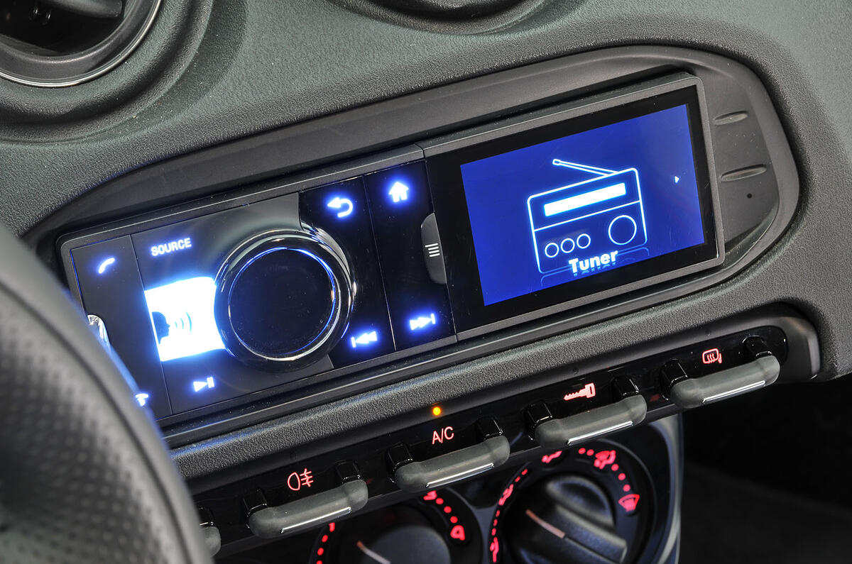 Alfa Romeo 4C infotainment