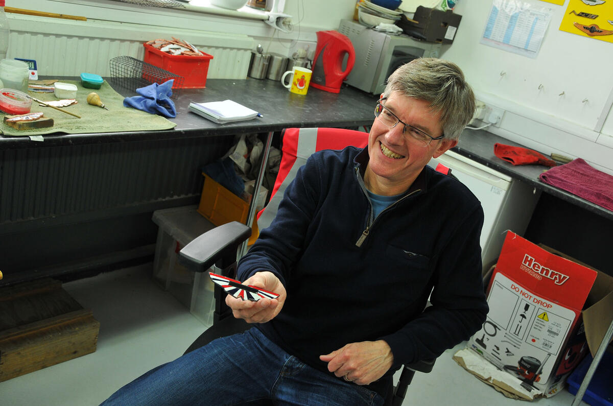 Aston badge 2016 032