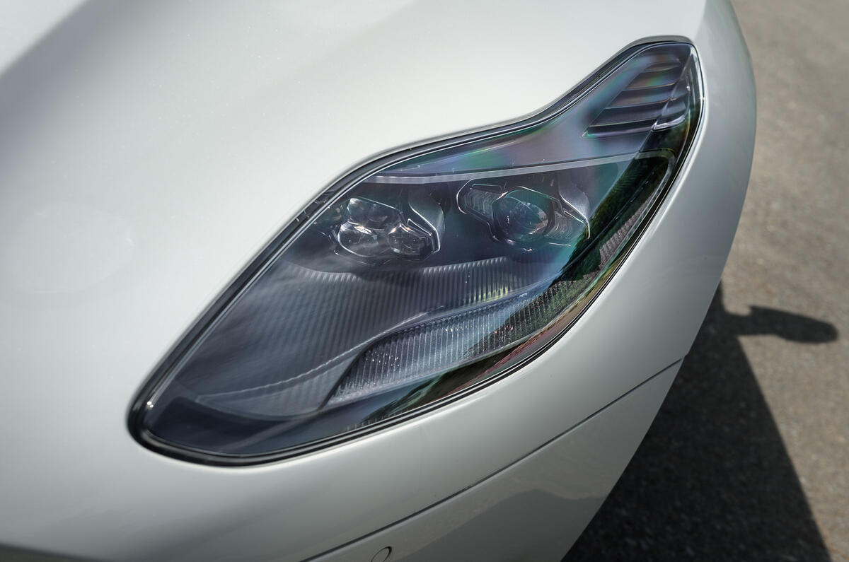 Aston Martin DB11 V8 LED headlights