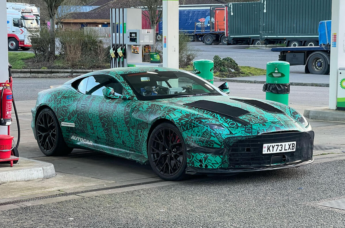 Frente de camuflaje sucesor del Aston Martin DBS