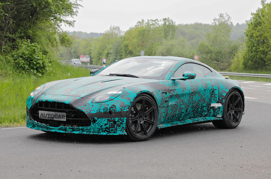 Aston Martin Vantage 2024 камуфляж передняя часть0