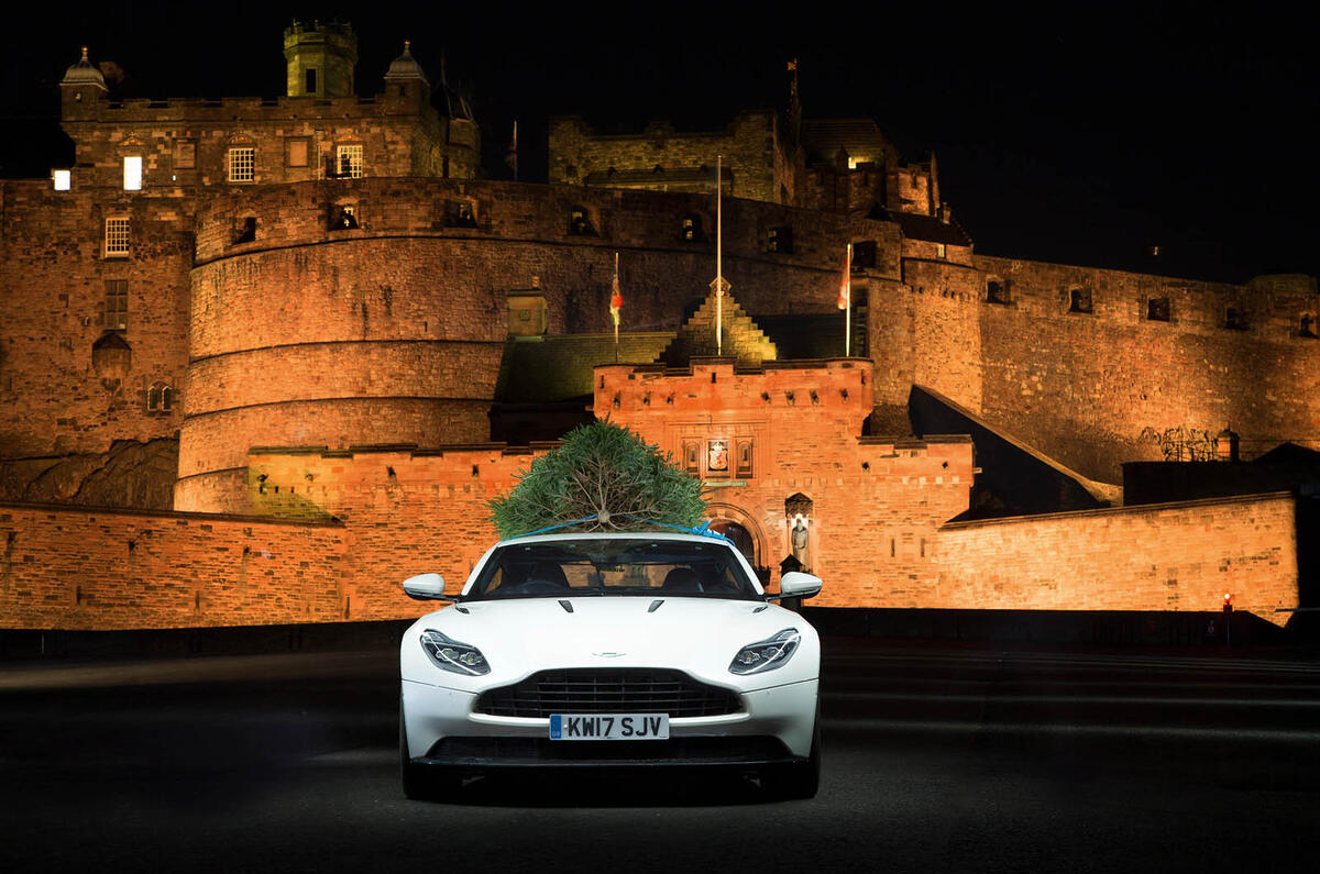 aston-xmas-tree-79.jpg?itok=sCYTm_Td