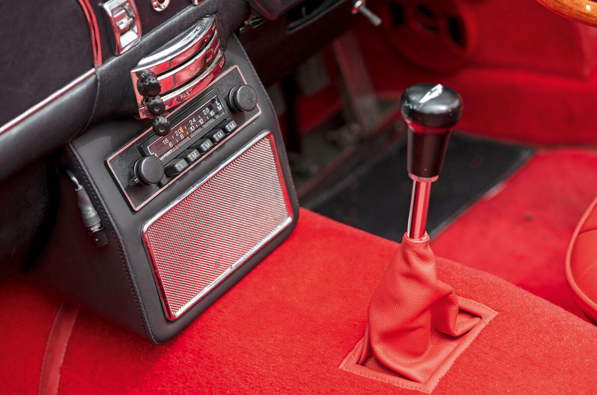 Aston Martin Works electric DB6 Volante - gearshifter