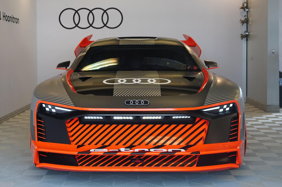 آئودی هونیترون 2022 استاتیک جلو