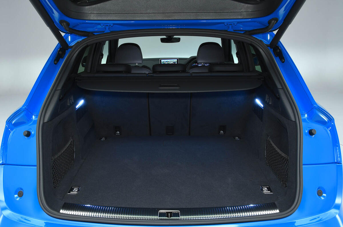Audi Q5 55 TFSIe quattro boot