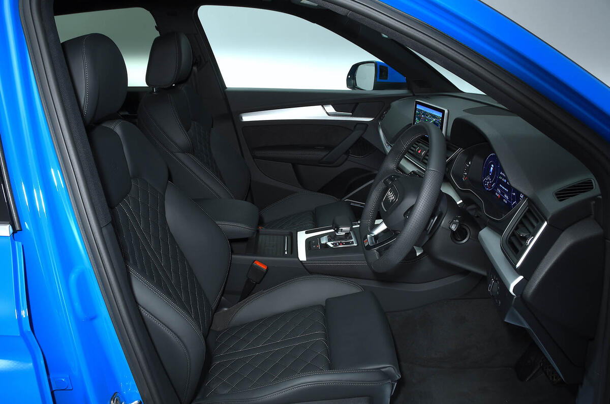 Audi Q5 55 TFSIe quattro front cabin
