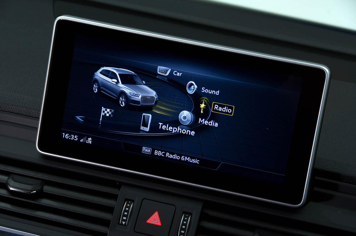 Audi Q5 55 TFSIe quattro touchscreen