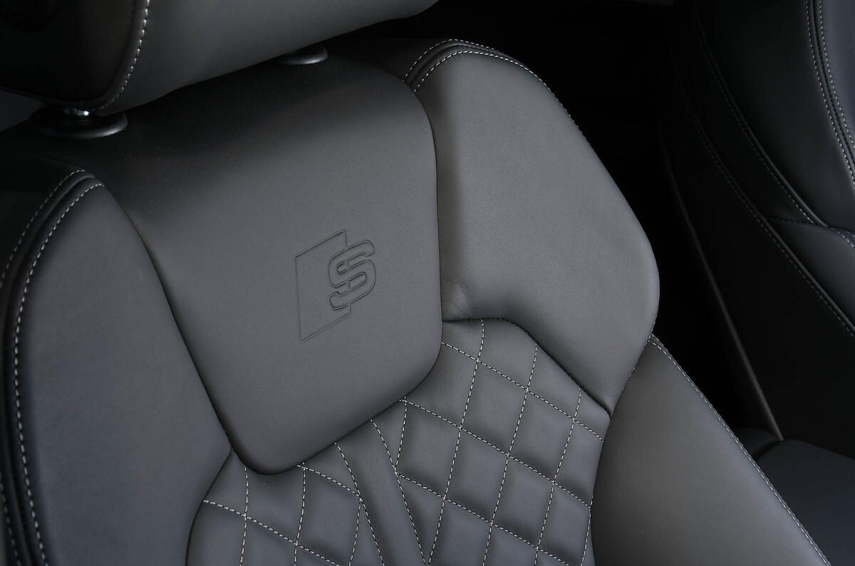 Audi Q5 55 TFSIe quattro interior